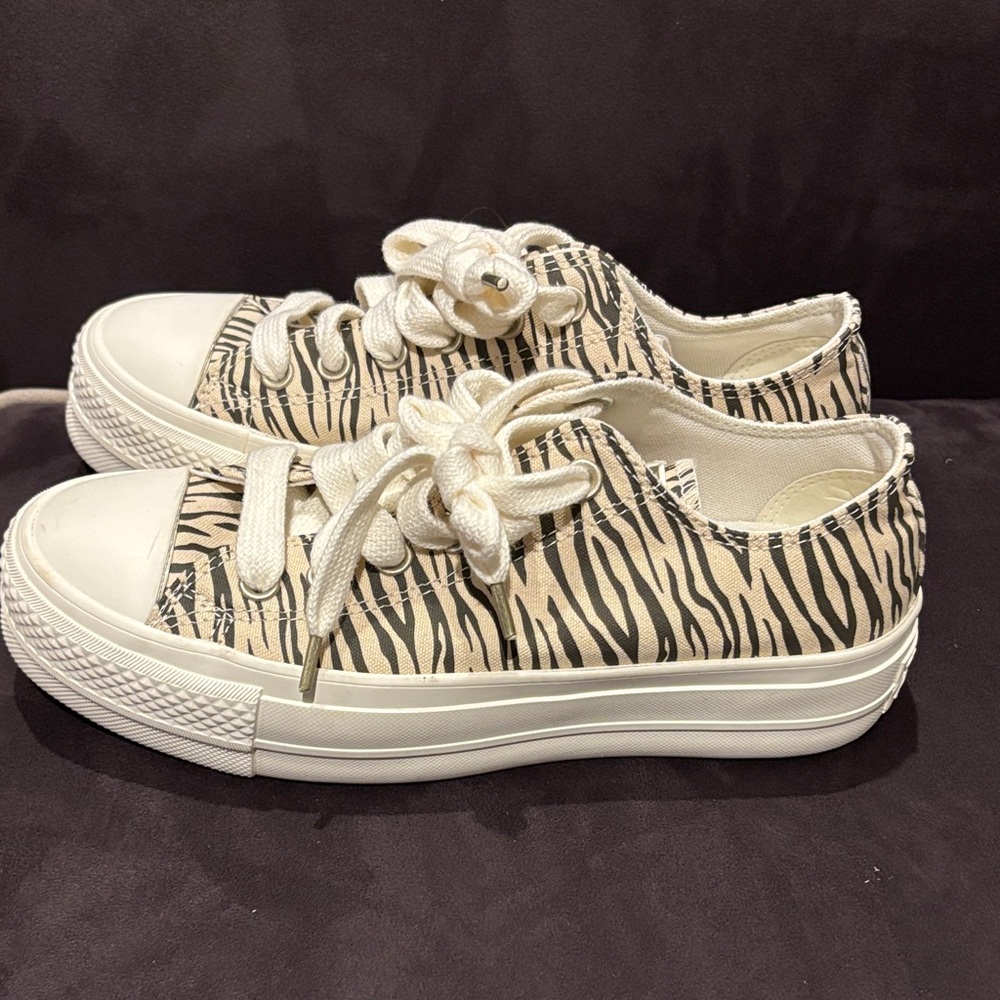Converse Zebra Print Women's Shoes - Black and White